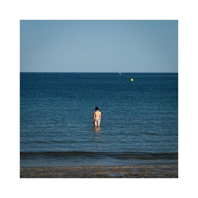 #ArMor #AreYouGettingIn
.
.
.
.
.
I rarely do candid portraiture. I sat up on the beach and this was my view. It seemed so perfect.
.
#art #photography #photo #artphoto #artphotography #abstract #minimalism #streetphotography #iphoneography #iphone16pro #iphone #quimper #somewheremagazine #gominimalmag #gominimalmagazine #nowness @somewheremagazine @gominimalmagazine @nowness @letelegramme @cote.quimper @ouestfrance @ouestfrance.bretagne @ouestfrancequimper